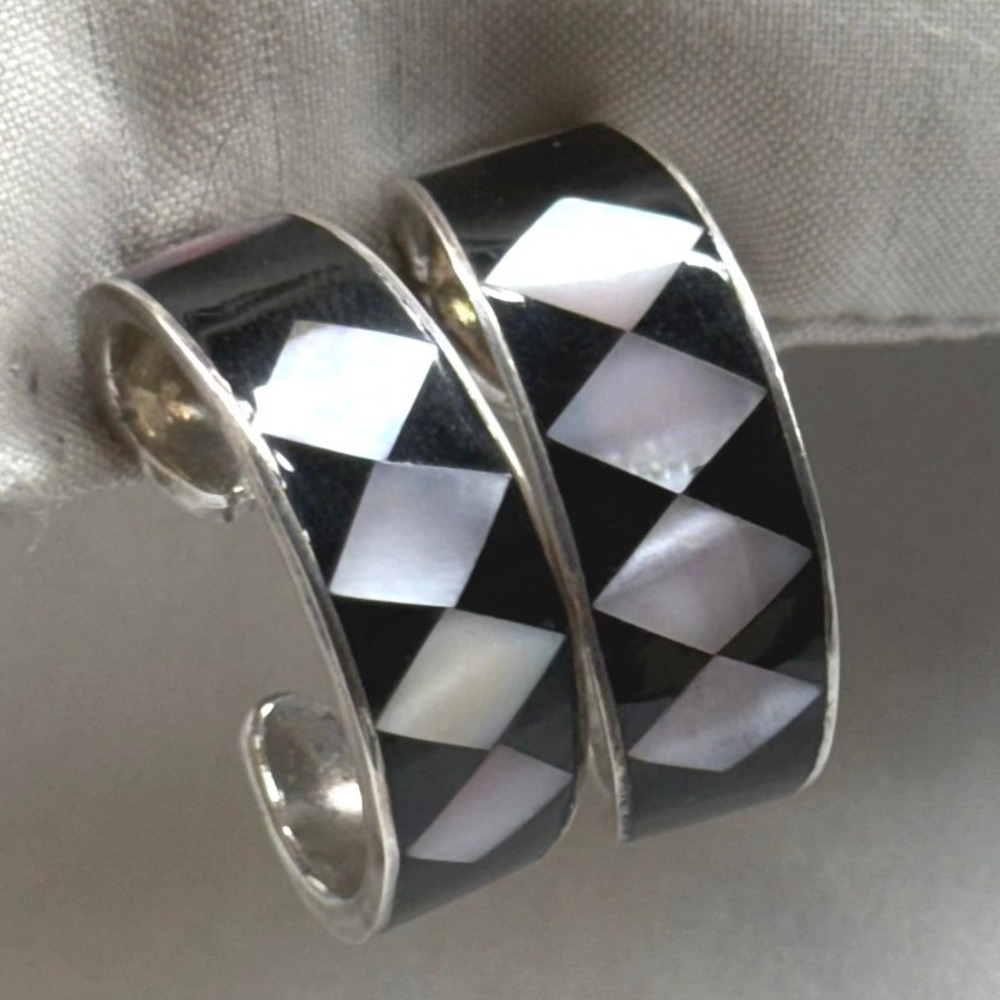 Alpaca Mexico Hoop Earrings Womens OS Black White Good Harlequin Inlay Vintage